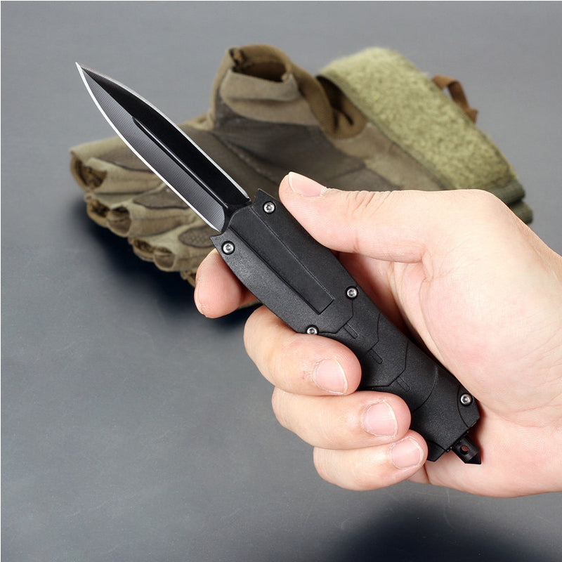 Multifunctional Pocket Knife for Outdoor Use